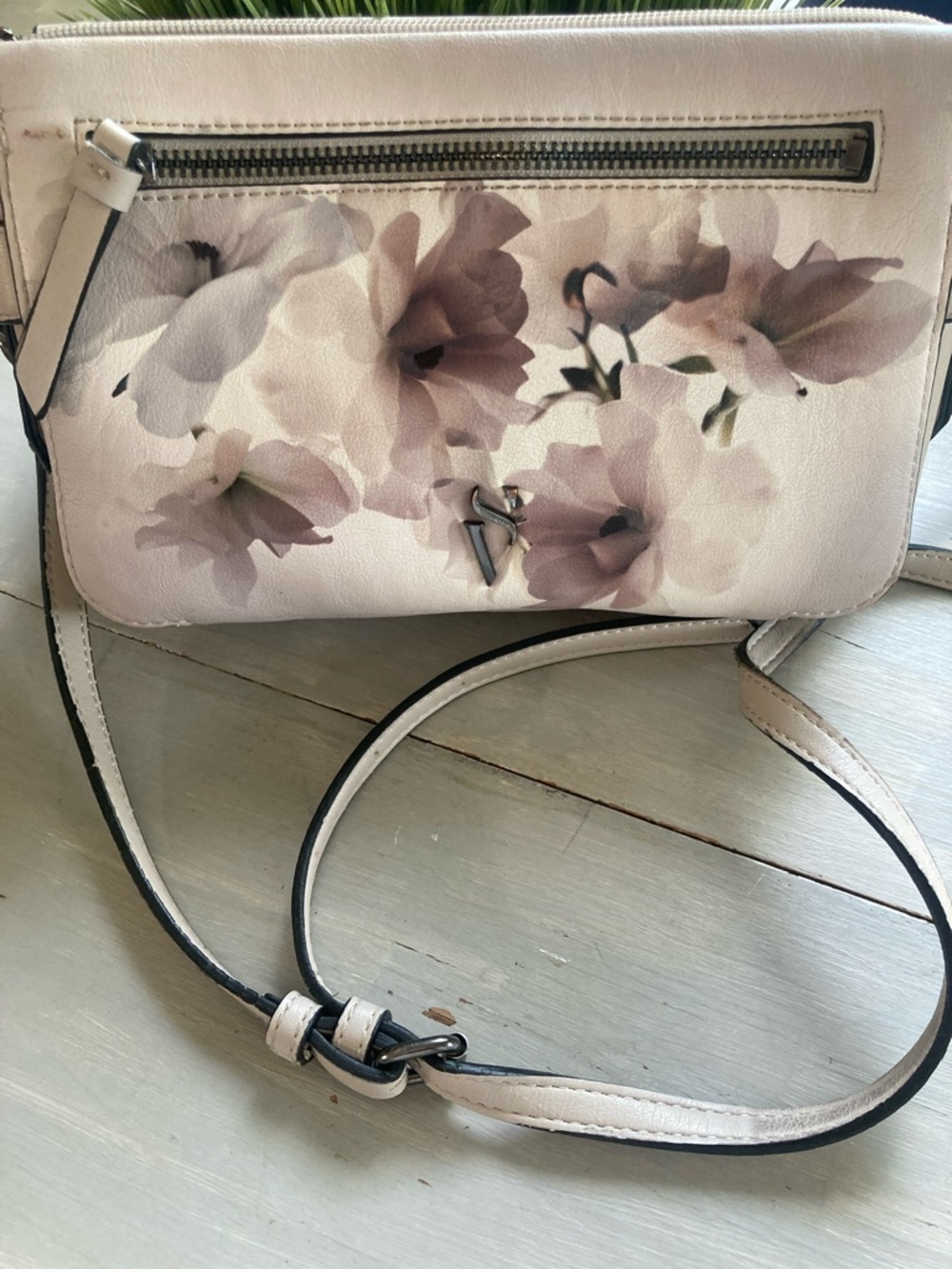 Simply Vera Vera Wang Vegan Leather Floral Crossbody Bag
